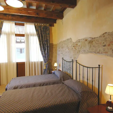 Castello Montegiove Отель