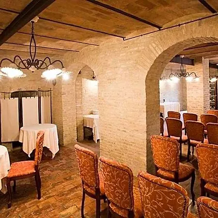 Отель Castello Montegiove