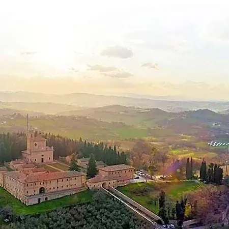Отель Castello Montegiove 4*